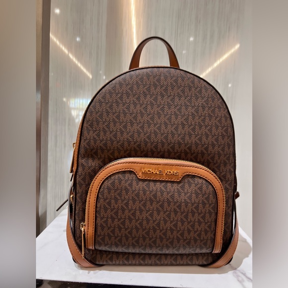 2. NWT Michael Kors Jaycee Medium Backpack Brown - Picture 4 of 8